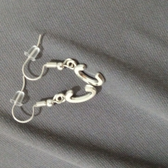 Letter C earrings - Picture 3 of 3